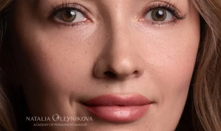 Заживший результат губ и бровей